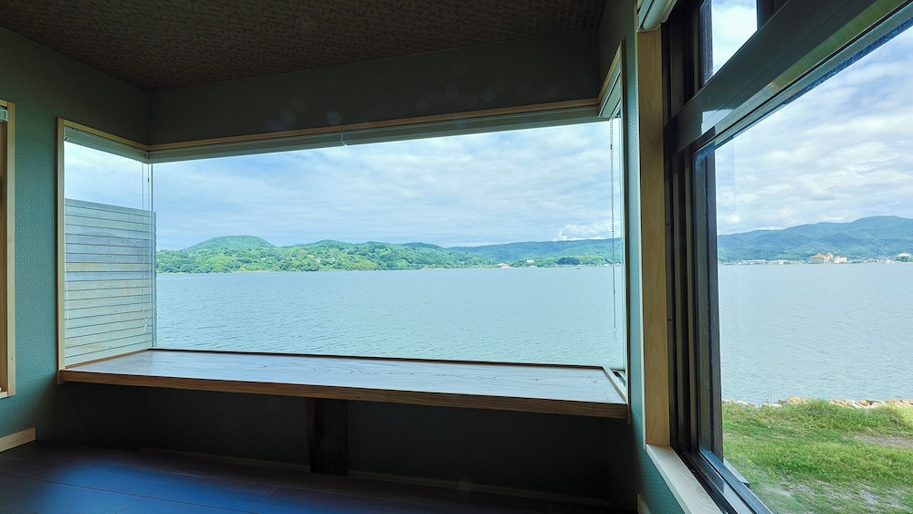 ファミリー ルーム レイクビュー 部屋からの景観0 | はわい温泉　千年亭