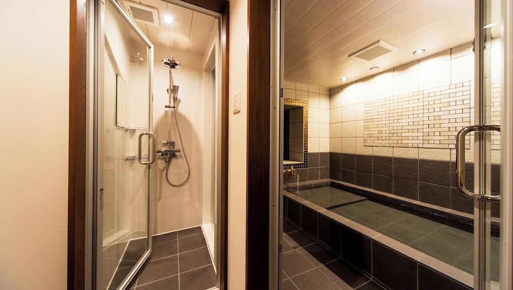 スーペリア ツインルーム 専用バスルーム バスルーム0 | はわい温泉　千年亭