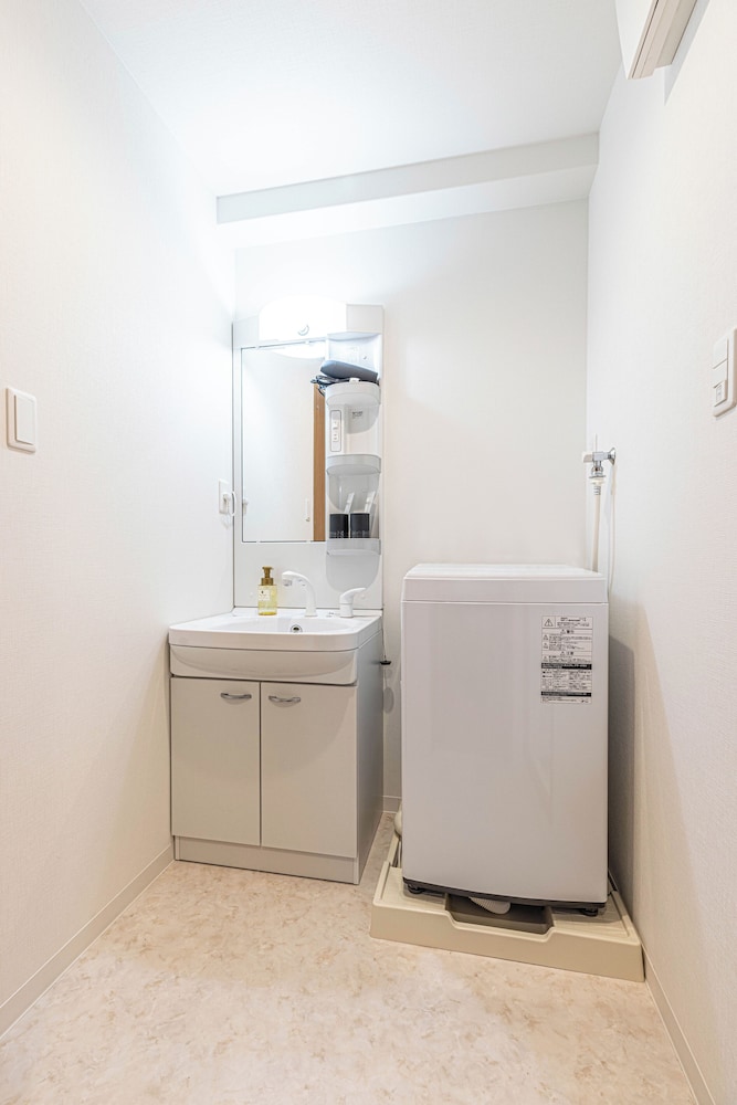 ファミリー ルーム バルコニー シティビュー バスルーム2 | b&天下茶屋