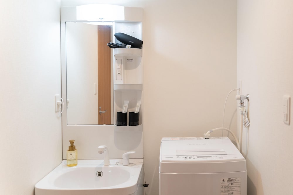 ファミリー ルーム バルコニー シティビュー バスルーム1 | b&天下茶屋