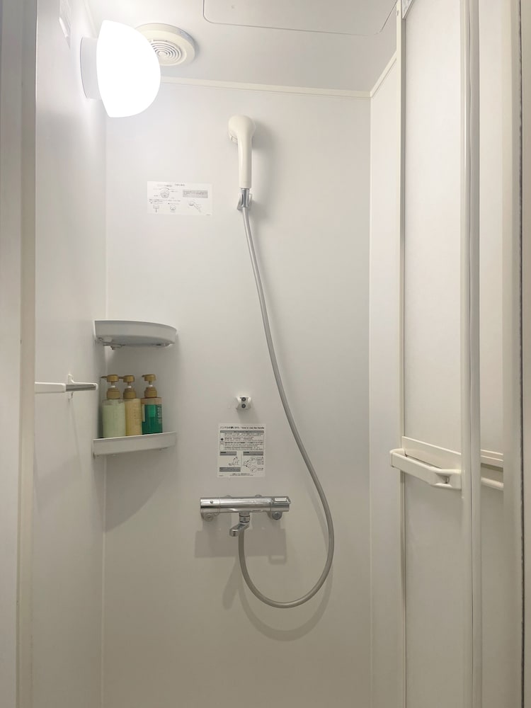 ベーシック ダブルルーム セミダブルベッド 1 台 バスルーム1 | Arcade Resort Okinawa