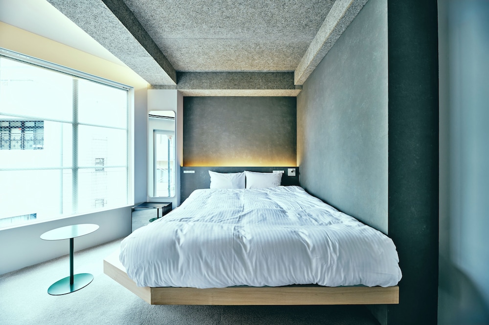 ベーシック ダブルルーム シティビュー 客室3 | HOTEL URO - ホステル