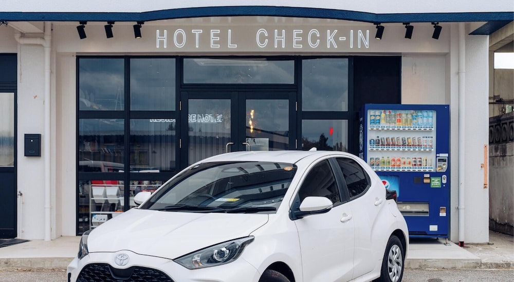 [レンタカー付] スタジオアパートメント(ダブルベッド+ソファベッド1台, キッチン付, 最大3名) 禁煙 客室内のダイニングエリア1 | メーアレジデンスホテル 宮古空港前 – Meer Residence Hotel Miyako Airport –