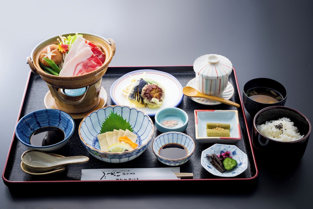 トラディショナル ルーム 禁煙 旅館のお食事処2 | 料理旅館　山里料理　いそべ(Exclusive Tratched Vill）