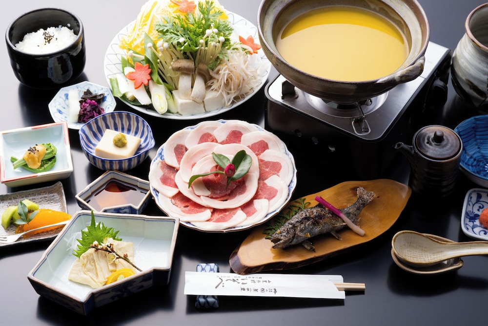 トラディショナル ルーム 禁煙 旅館のお食事処6 | 料理旅館　山里料理　いそべ(Exclusive Tratched Vill）