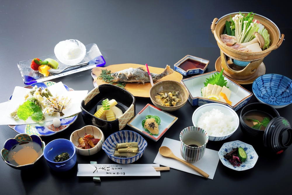 トラディショナル ルーム 禁煙 旅館のお食事処4 | 料理旅館　山里料理　いそべ(Exclusive Tratched Vill）