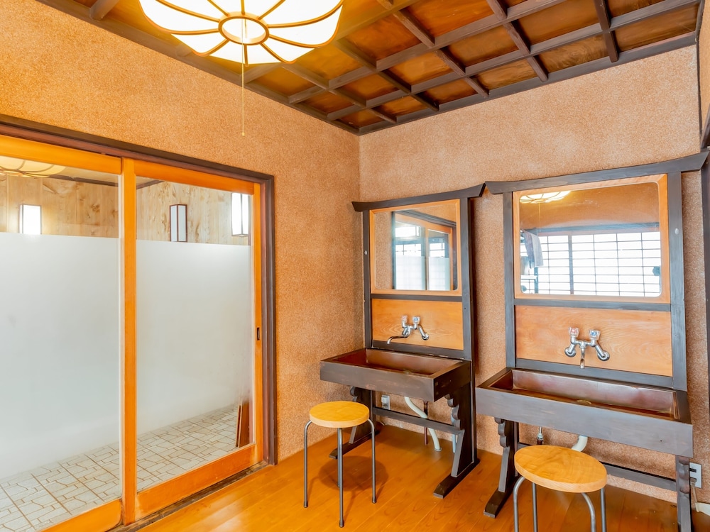 トラディショナル ルーム 禁煙 バスルーム2 | 料理旅館　山里料理　いそべ(Exclusive Tratched Vill）