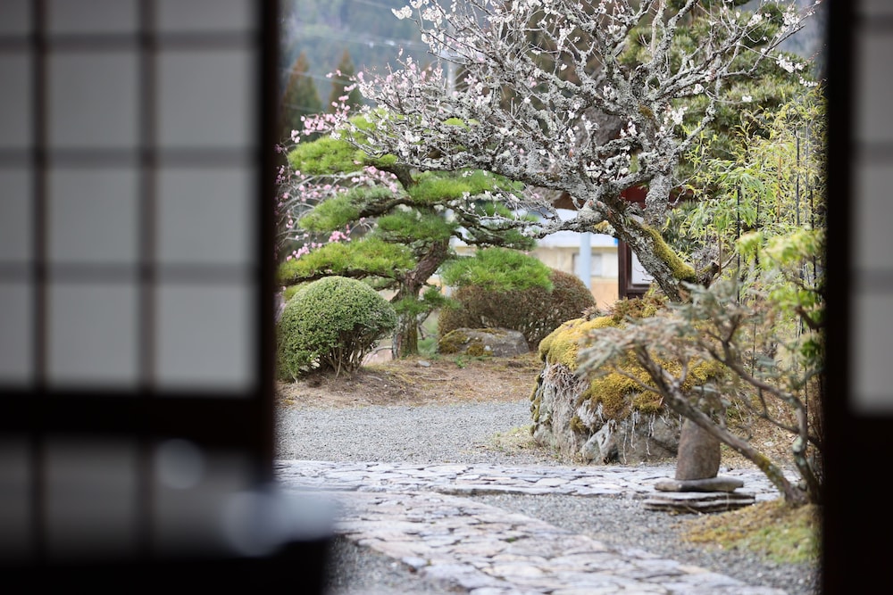 トラディショナル ルーム 禁煙 客室内のダイニングエリア0 | 料理旅館　山里料理　いそべ(Exclusive Tratched Vill）