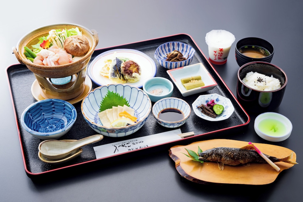 トラディショナル ルーム 禁煙 旅館のお食事処3 | 料理旅館　山里料理　いそべ(Exclusive Tratched Vill）