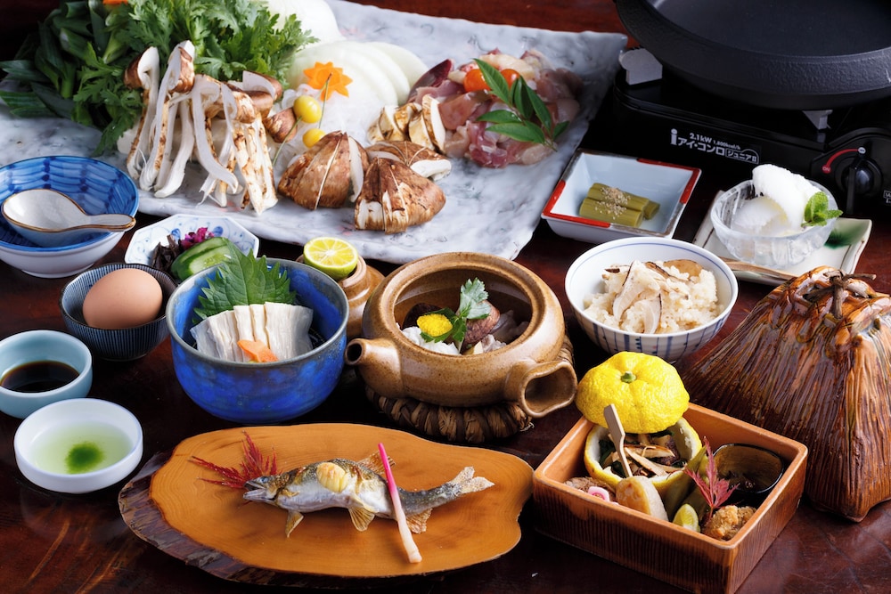 トラディショナル ルーム 禁煙 旅館のお食事処7 | 料理旅館　山里料理　いそべ(Exclusive Tratched Vill）