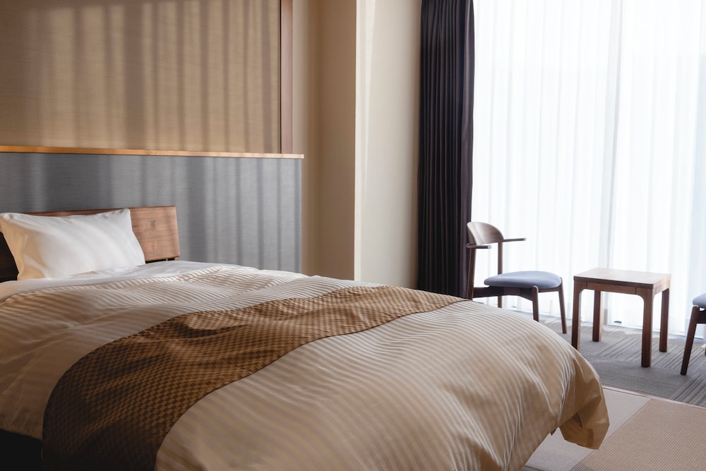 スーペリア ツインルーム 客室11 | 神通峡春日温泉ゆ～とりあ越中