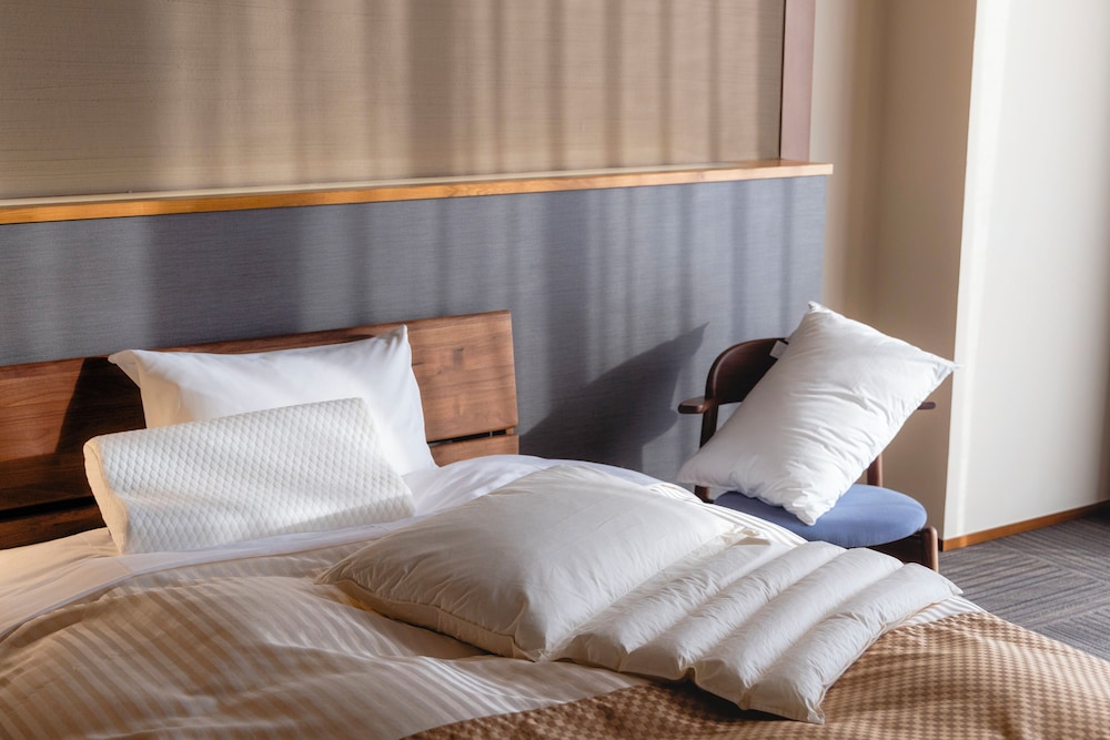 スーペリア ツインルーム 客室7 | 神通峡春日温泉ゆ～とりあ越中