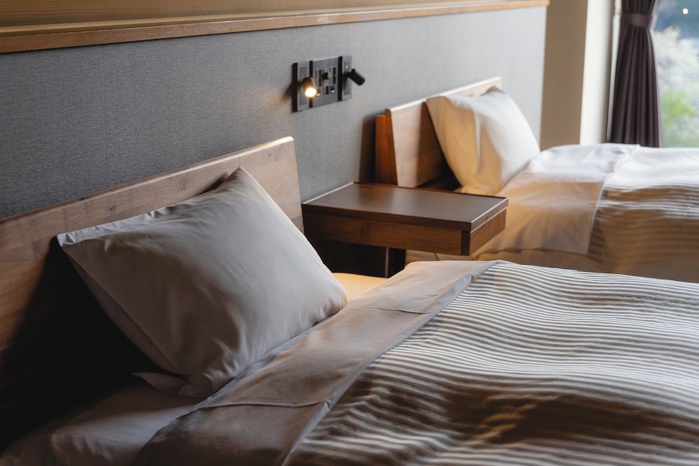 スーペリア ツインルーム 客室9 | 神通峡春日温泉ゆ～とりあ越中