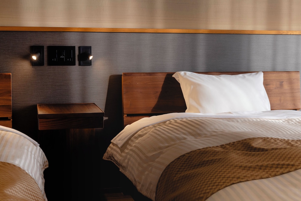 スーペリア ツインルーム 客室4 | 神通峡春日温泉ゆ～とりあ越中