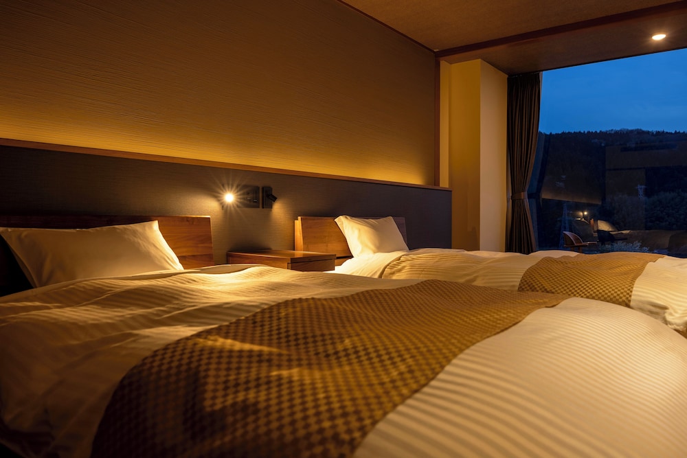 スーペリア ツインルーム 客室3 | 神通峡春日温泉ゆ～とりあ越中