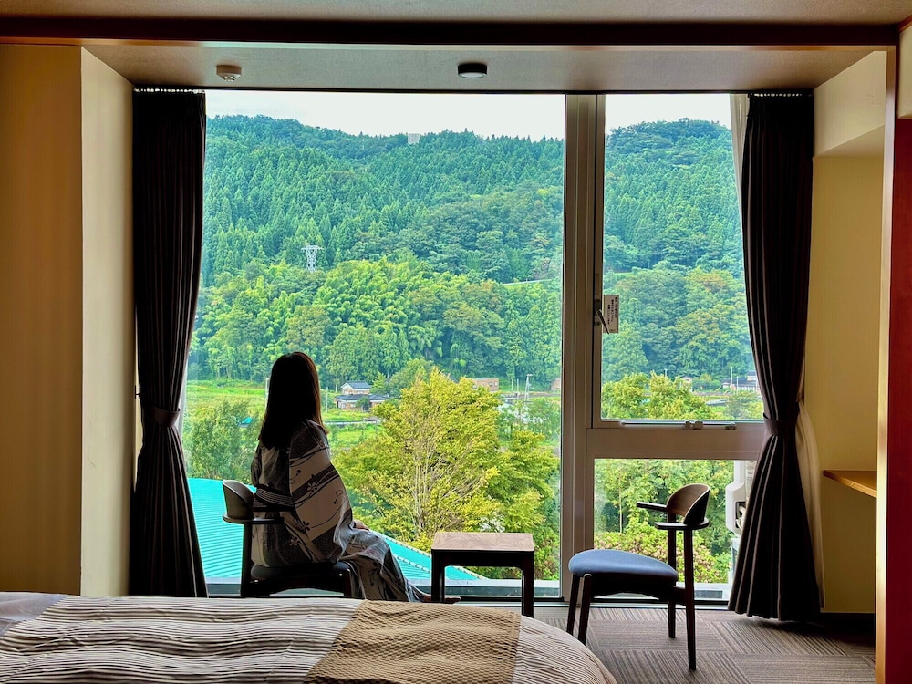 スーペリア ツインルーム 部屋からの景観0 | 神通峡春日温泉ゆ～とりあ越中