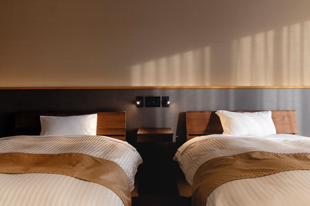 スーペリア ツインルーム 客室6 | 神通峡春日温泉ゆ～とりあ越中