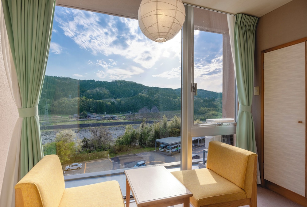 和風クワドラプルルーム 客室3 | 神通峡春日温泉ゆ～とりあ越中