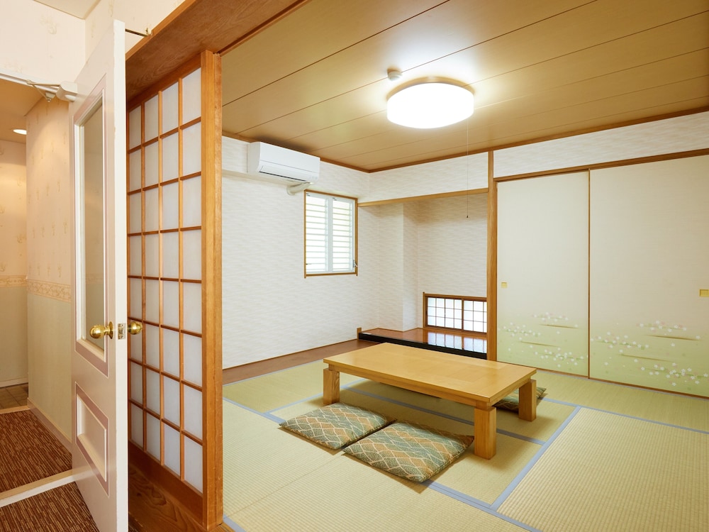 60 sqm 和洋室６名定員 禁煙 客室1 | レイセニット城崎スイートVILLA