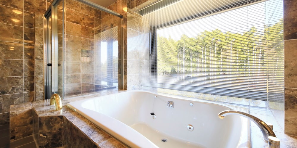 ロイヤル スイート バスルーム1 | ヴィラ・ザ・クラブ 御殿場ウエスト