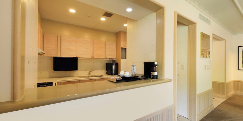 ロイヤル スイート 専用キッチン0 | ヴィラ・ザ・クラブ 御殿場ウエスト