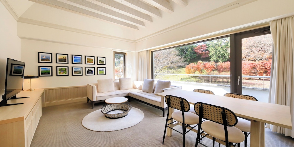 スイート 客室5 | ヴィラ・ザ・クラブ 御殿場ウエスト