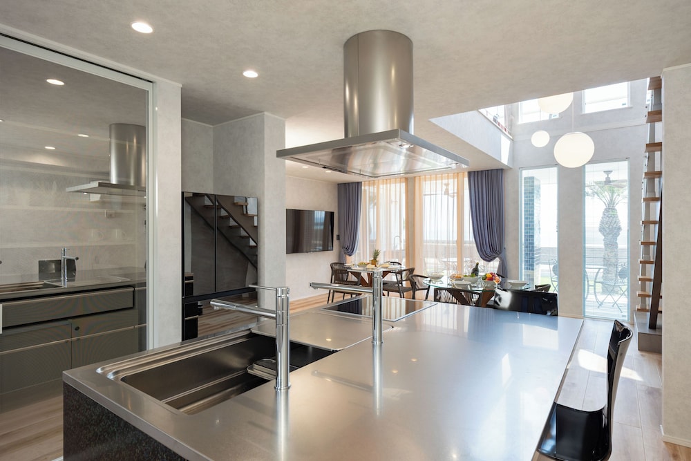 ラグジュアリー ヴィラ オーシャンビュー 専用キッチン0 | VERDA RICO