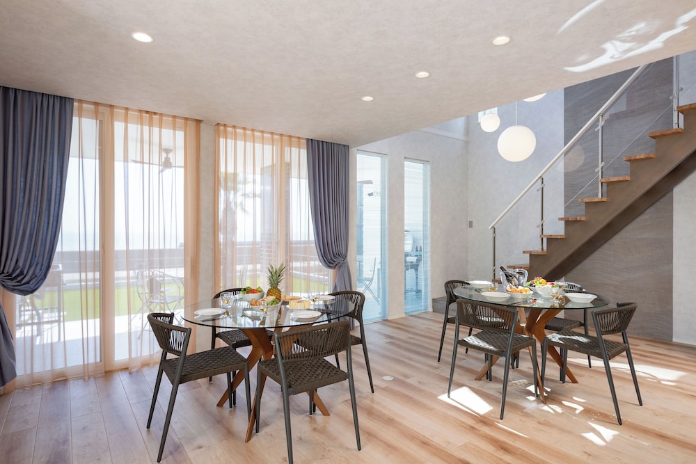 ラグジュアリー ヴィラ オーシャンビュー リビング エリア1 | VERDA RICO