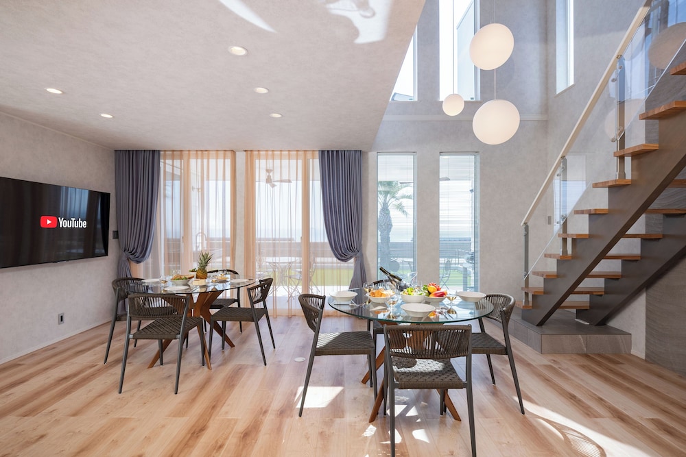 ラグジュアリー ヴィラ オーシャンビュー リビング エリア2 | VERDA RICO