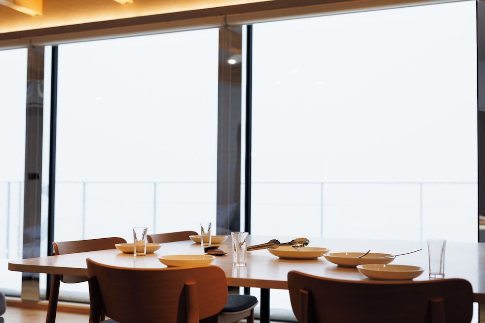 ヴィラ バルコニー ビーチビュー 客室内のダイニングエリア11 | Yunagi 夕凪