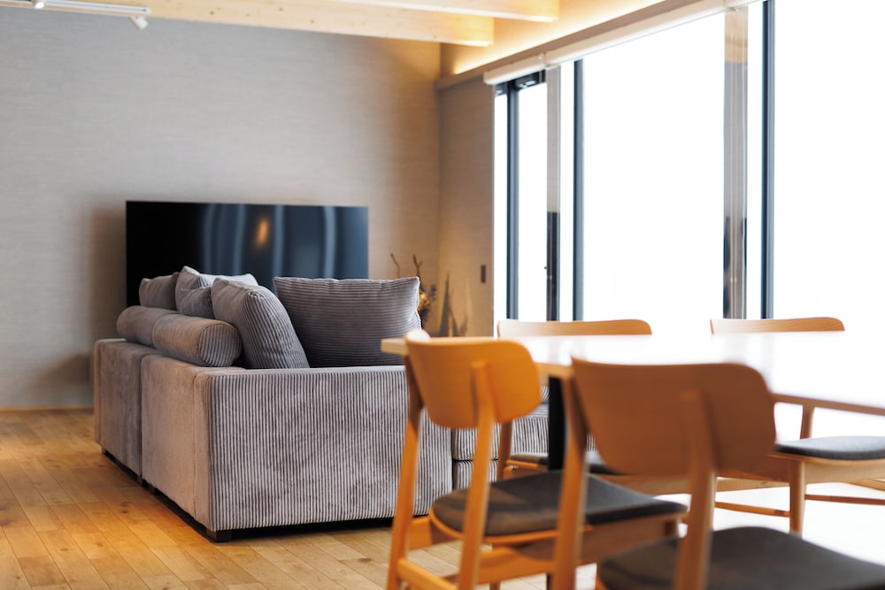 ヴィラ バルコニー ビーチビュー 客室内のダイニングエリア4 | Yunagi 夕凪