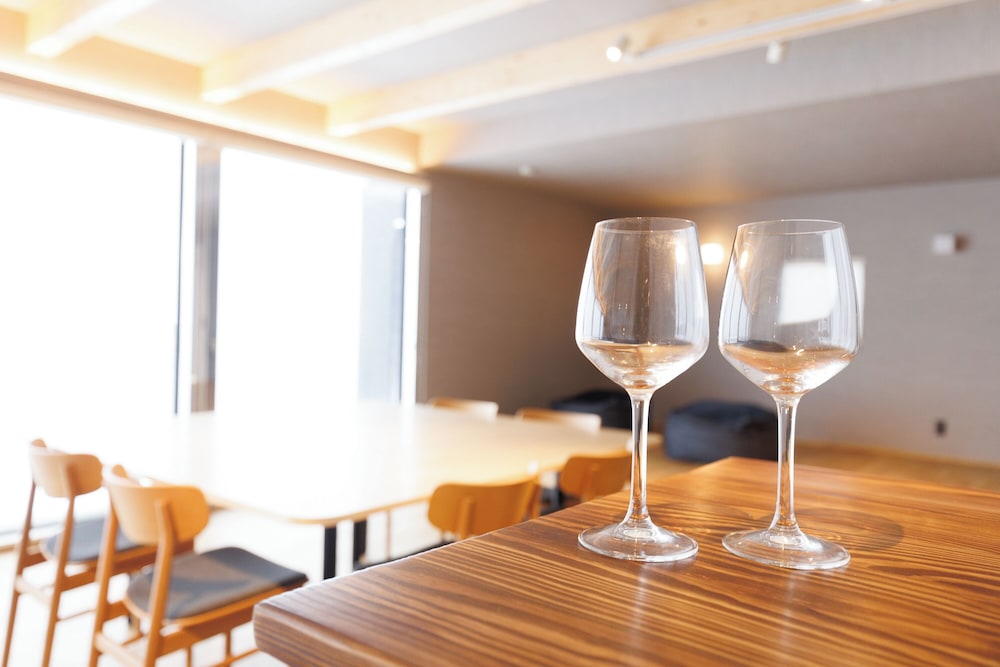 ヴィラ バルコニー ビーチビュー 客室内のダイニングエリア9 | Yunagi 夕凪