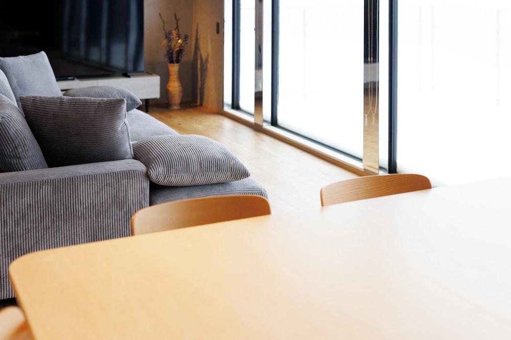 ヴィラ バルコニー ビーチビュー 客室内のダイニングエリア7 | Yunagi 夕凪