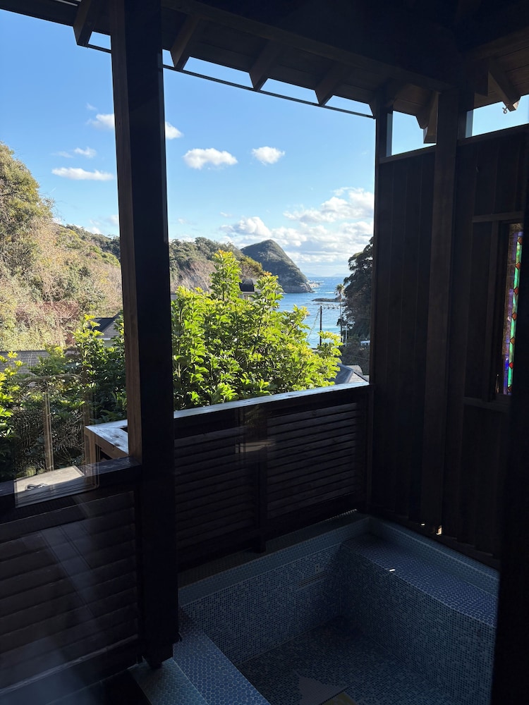 デラックス ダブルルーム 禁煙 バスルーム2 | The Lighthouse Seaside Inn