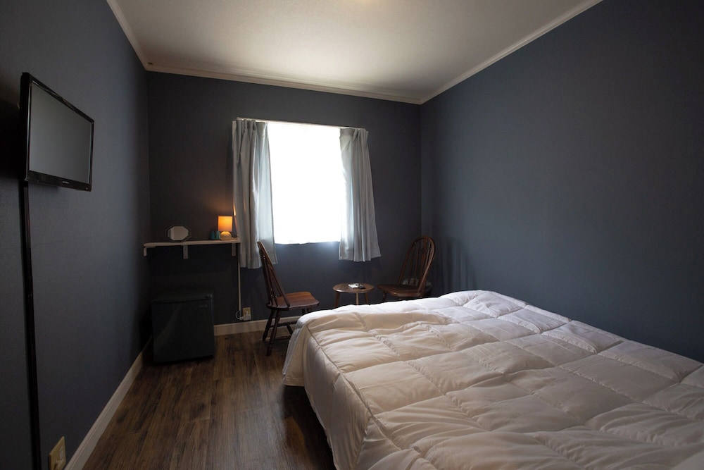 ベーシック ダブルルーム ダブルベッド 1 台 禁煙 マウンテンビュー 客室1 | The Lighthouse Seaside Inn