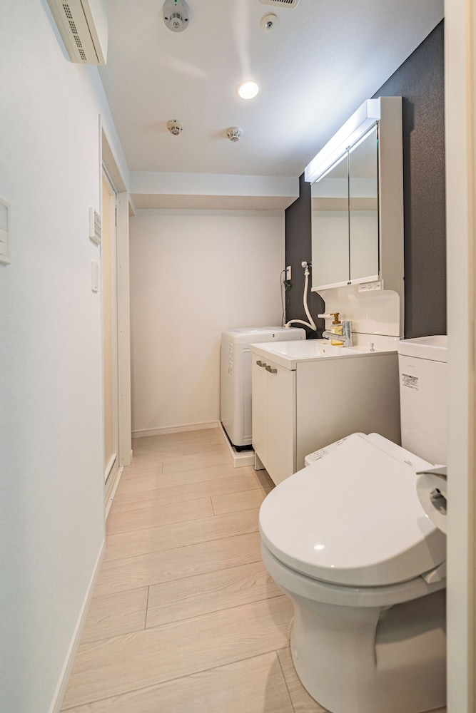 ダブルルーム バスルーム1 | Apartment Hotel 11 Asakusa 1