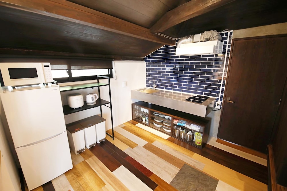 ヴィラ 専用キッチン1 | 琉球古民家 山川邸