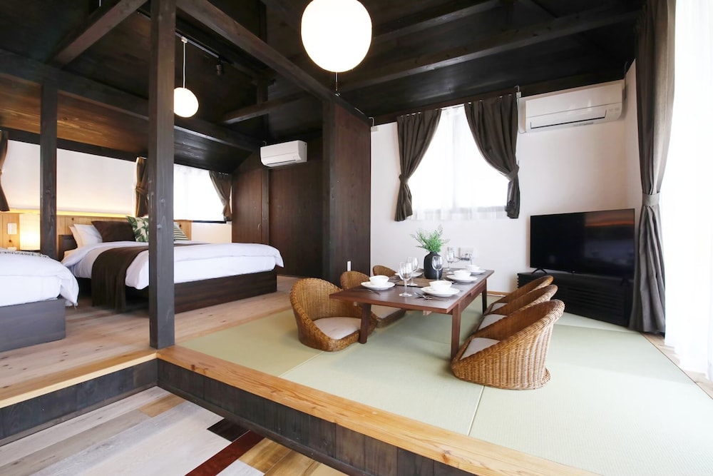 ヴィラ リビング エリア3 | 琉球古民家 山川邸