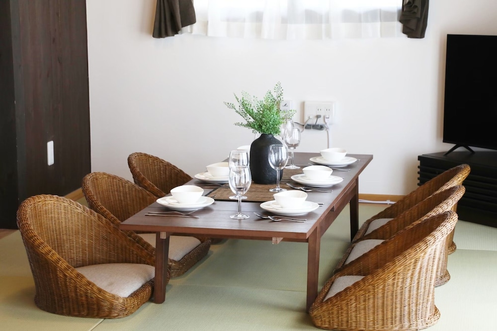 ヴィラ リビング エリア1 | 琉球古民家 山川邸