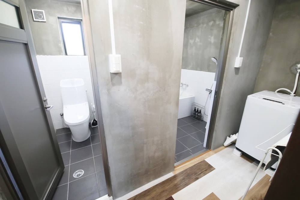 ヴィラ バスルーム0 | 琉球古民家 山川邸