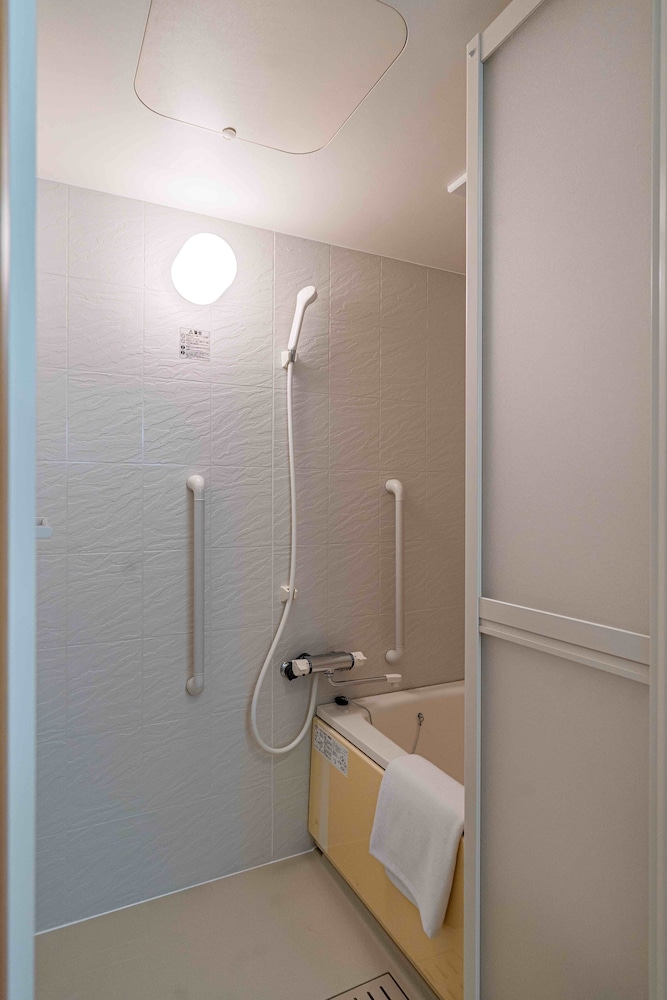 コンフォート ツインルーム バルコニー シティビュー バスルーム1 | b&Tsutenkaku