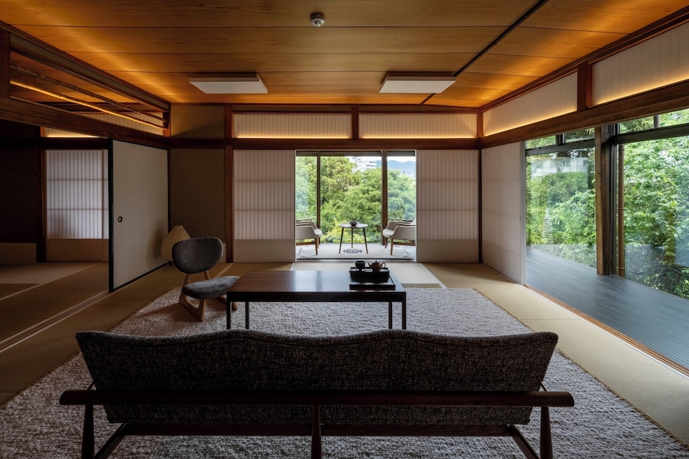 有 (2名以上は追加敷布団で対応) 客室1 | 桃山温泉 月見館