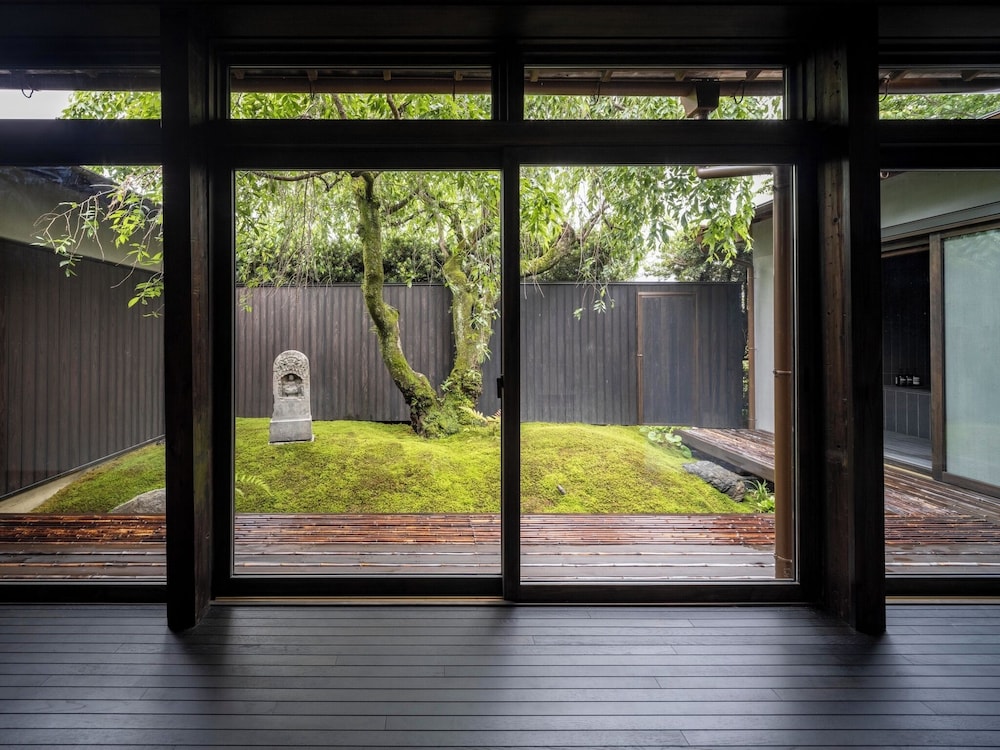空 (2名以上は追加敷布団で対応) 客室4 | 桃山温泉 月見館