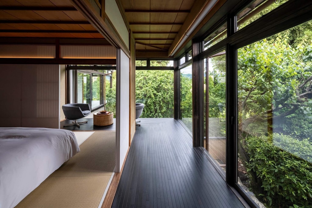 妙 (2名以上は追加敷布団で対応) 客室1 | 桃山温泉 月見館