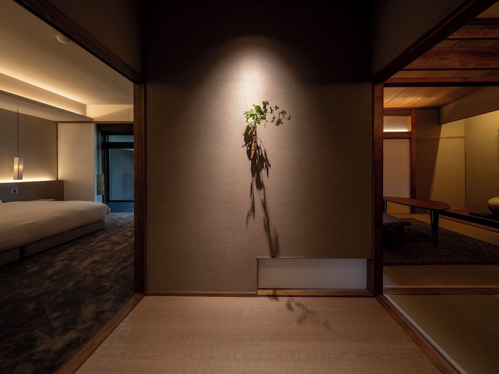 空 (2名以上は追加敷布団で対応) 客室6 | 桃山温泉 月見館