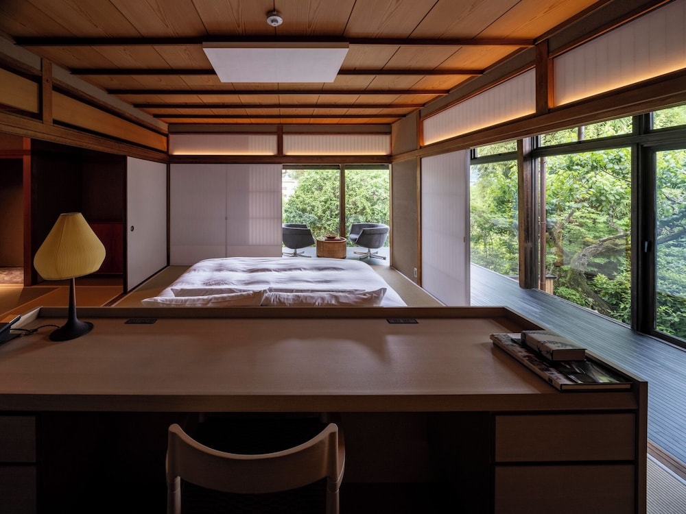 妙 (2名以上は追加敷布団で対応) 客室2 | 桃山温泉 月見館