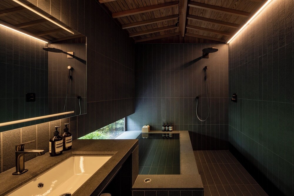 妙 (2名以上は追加敷布団で対応) 客室3 | 桃山温泉 月見館