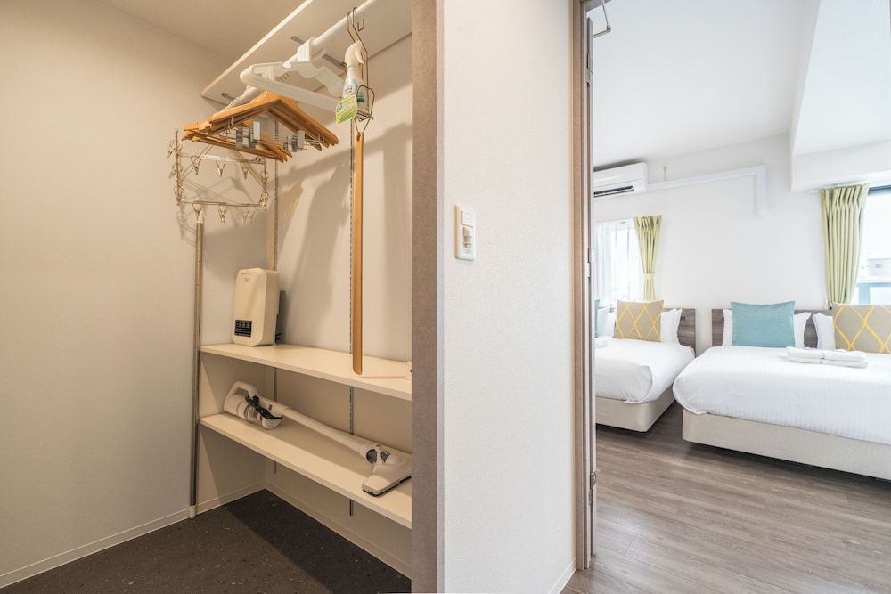 ワードローブ1 | エスリードホテル難波道頓堀イースト