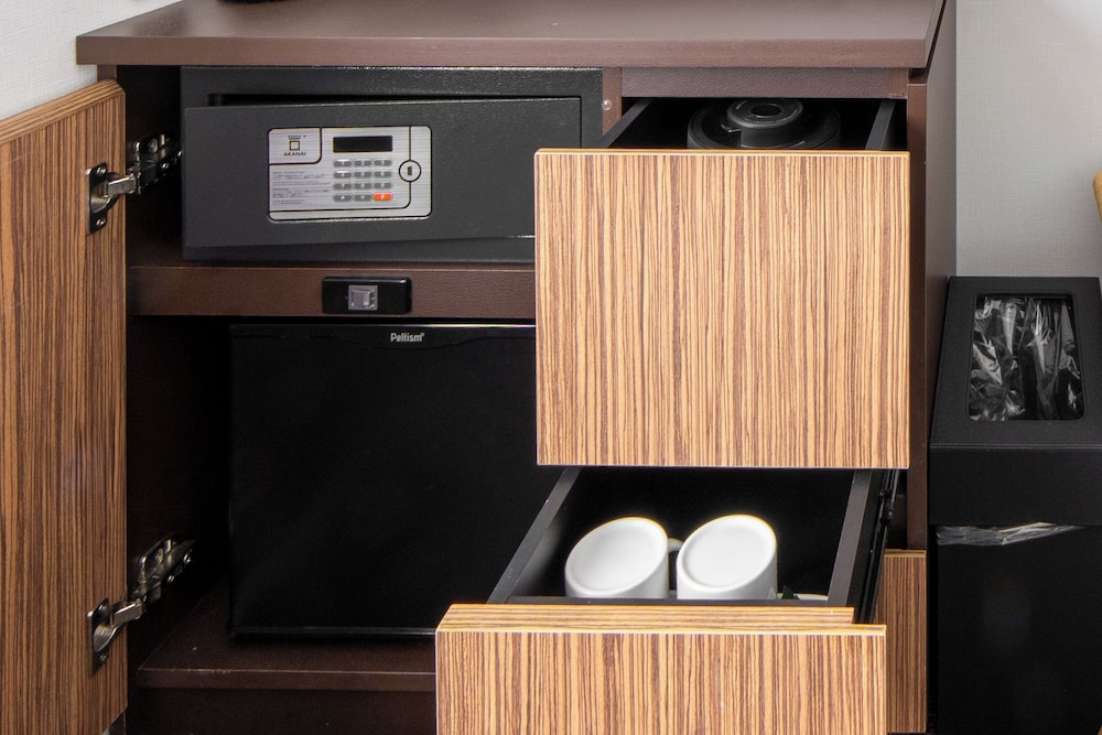 セミダブルルーム 禁煙 小型冷蔵庫0 | 変なホテルエクスプレス大阪 なんば日本橋アネックス