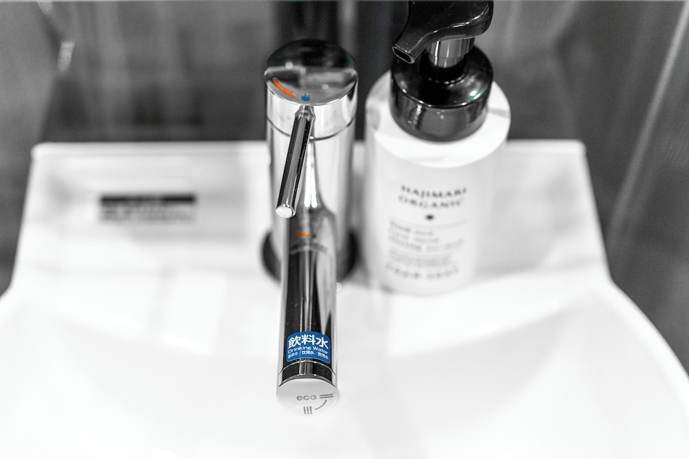 セミダブルルーム 禁煙 バスルーム3 | 変なホテルエクスプレス大阪 なんば日本橋アネックス